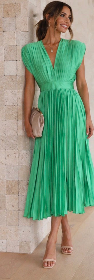 Marlowe & June™ | Timeless Pleated Midi Dress