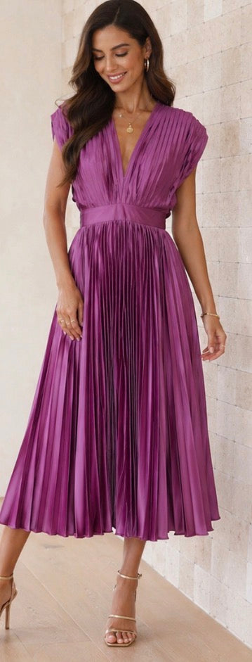 Marlowe & June™ | Timeless Pleated Midi Dress