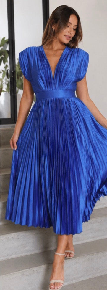 Marlowe & June™ | Timeless Pleated Midi Dress