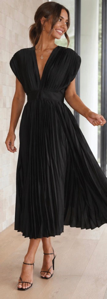 Marlowe & June™ | Timeless Pleated Midi Dress